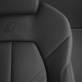 Gros plan sur un siège de voiture noir.