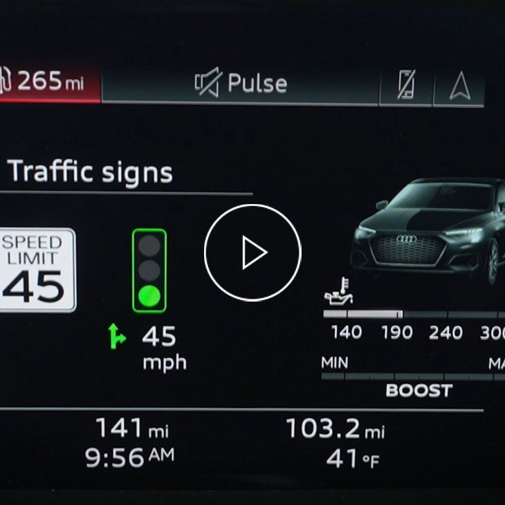 Close-up photo of the traffic light information feature on the Audi MMI.