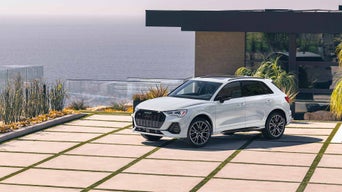 Bird's eye view of a black Audi Q8 e-tron in motion. 