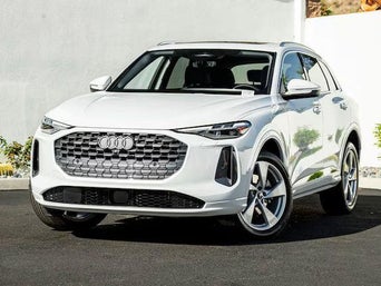 Pre-Owned 2025 Audi Q5 front facing