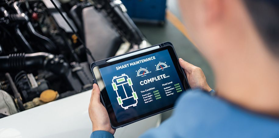 Vue de profil gauche d’une Audi stationnée.