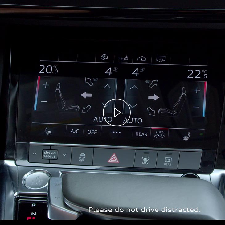 Photo en gros plan de l'écran de préconditionnement climatique sur l'écran Audi MMI à l'intérieur d'un véhicule Audi.