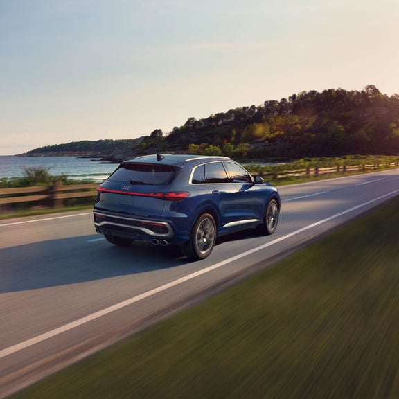 Three-quarter side view of the Audi Q5 Sportback accelerating.