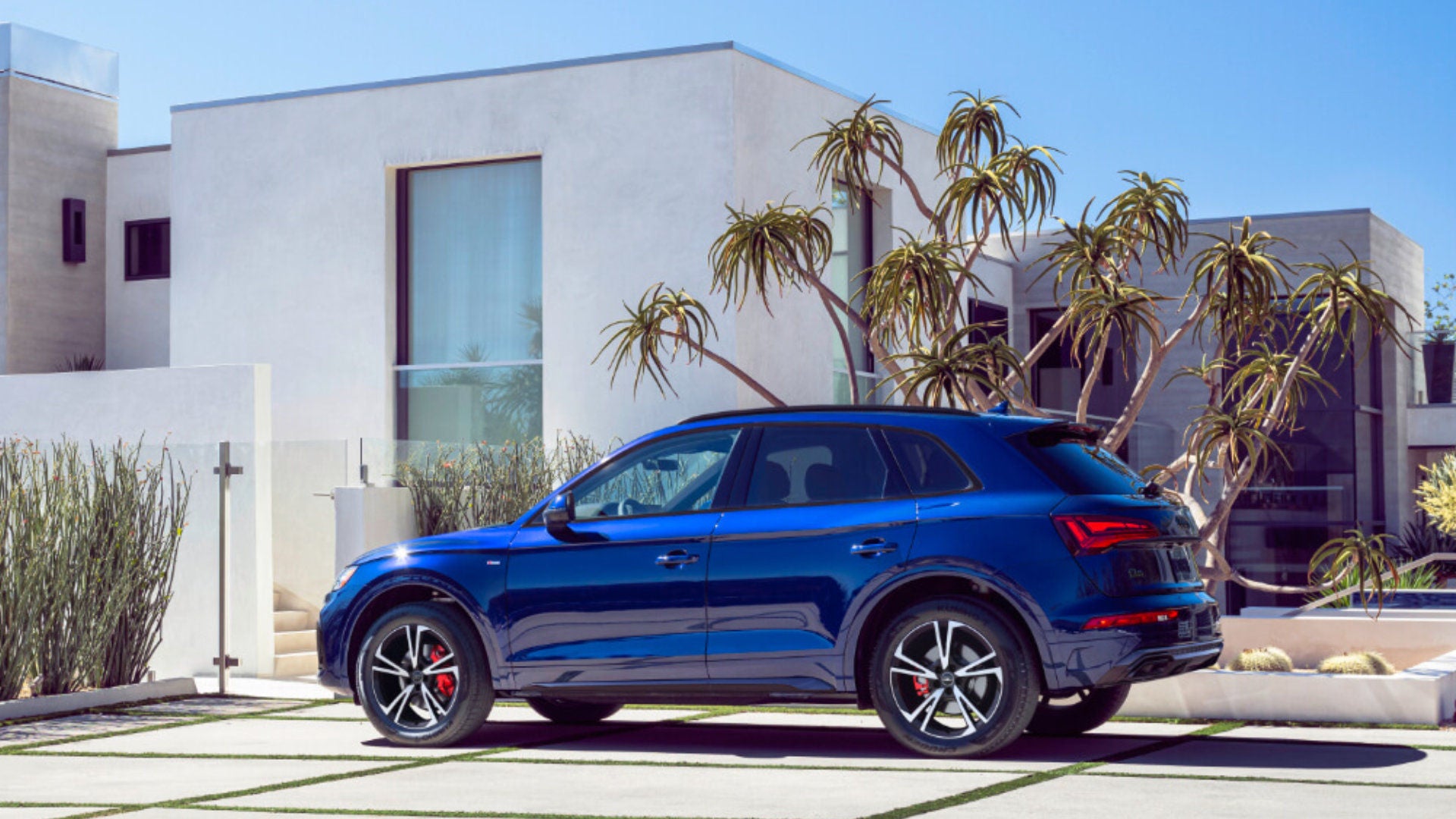 2025 Audi Q5 Exterior Parked In Driveway By House