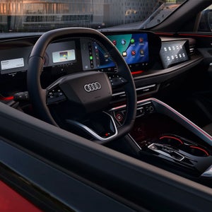 View of the cockpit in the Audi SQ5. 