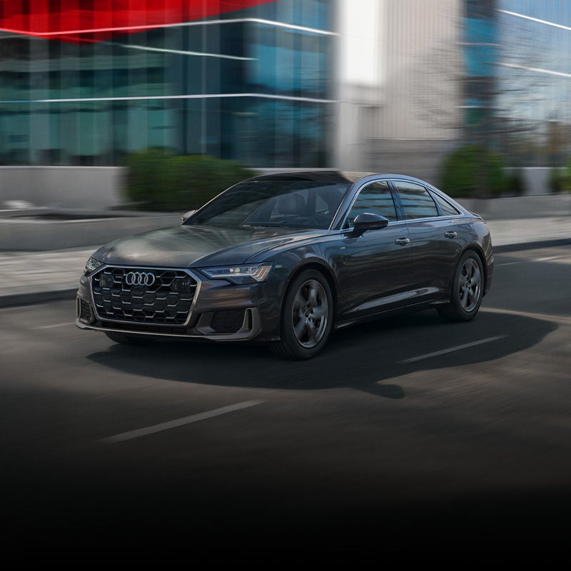 Left profile view of an Audi Q7 parked.