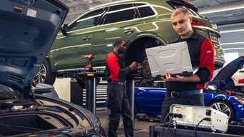 Front portrait of an Audi Service Technician.