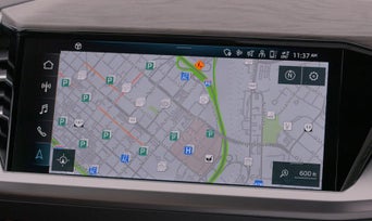 Gros plan sur la fonction de planification d'itinéraire sur l'écran Audi MMI.