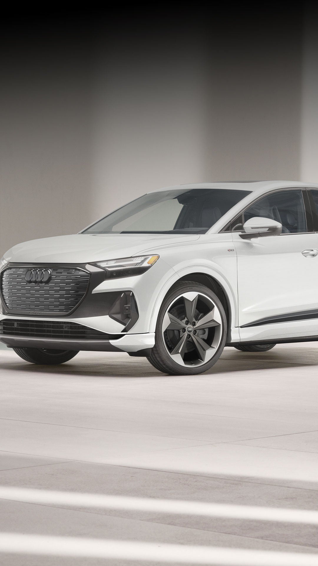 Side profile of the Audi Q4 Sportback e-tron®.