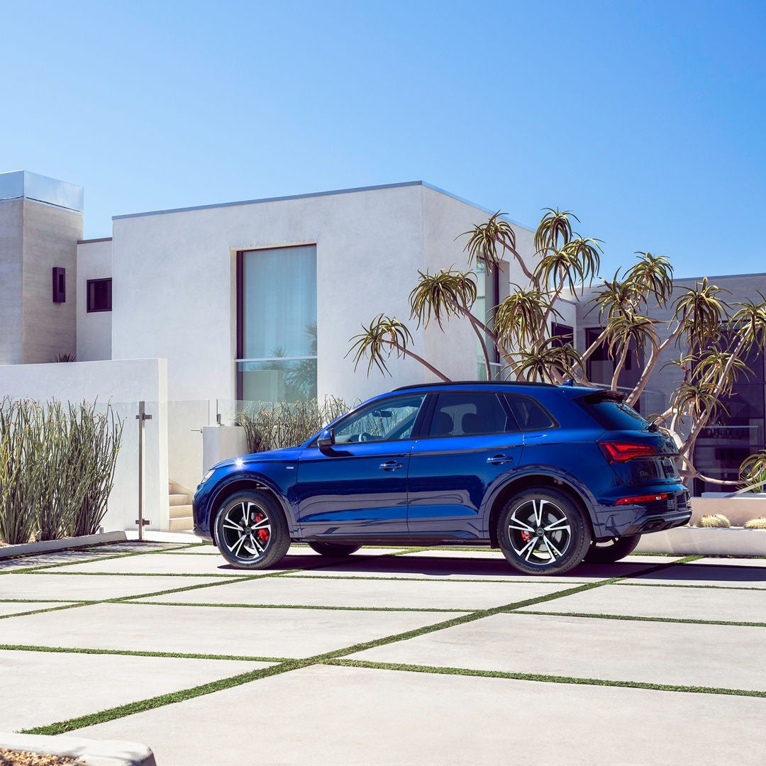 Right side profile view of an Audi Q5 parked.
