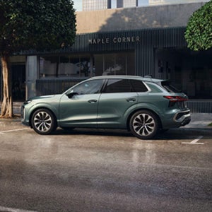 Audi Q7 Driving