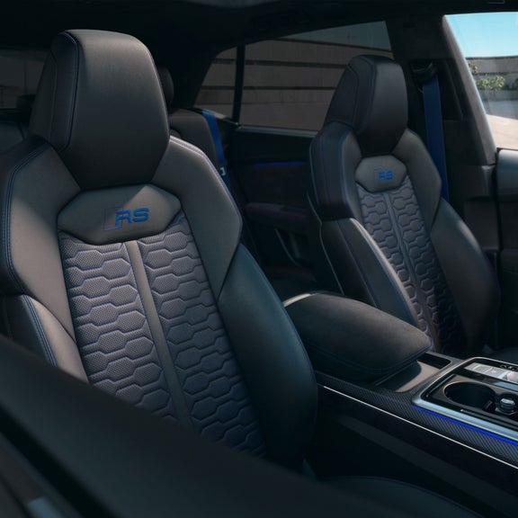 Close-up of the front seats in the Audi RS Q8.