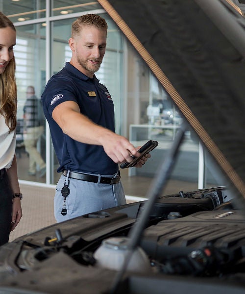 Front profile view of an Audi Q7 accelerating.