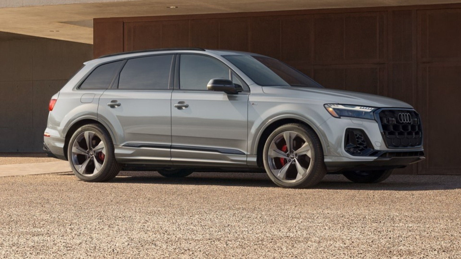 Side view of a 2026 Audi Q7 parked in modern driveway.
