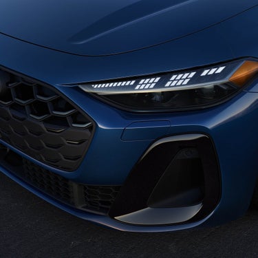 Close-up of the 2026 Audi S5 Singleframe grille, LED headlight and wheel