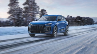 Profil avant de l'Audi SQ6 Sportback e-tron aux trois quarts en déplacement.