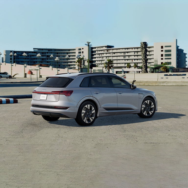 Profil latéral de l'Audi e-tron.
