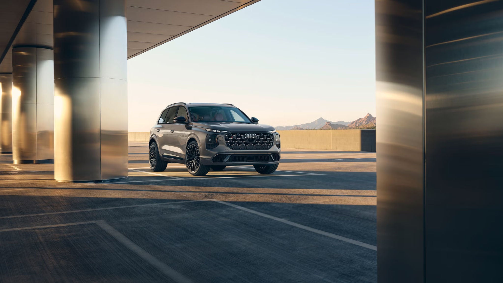 Front-profile view of the all-new 2027 Audi Q7.