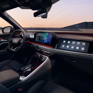 View of the wraparound virtual cockpit in the Audi SQ5.