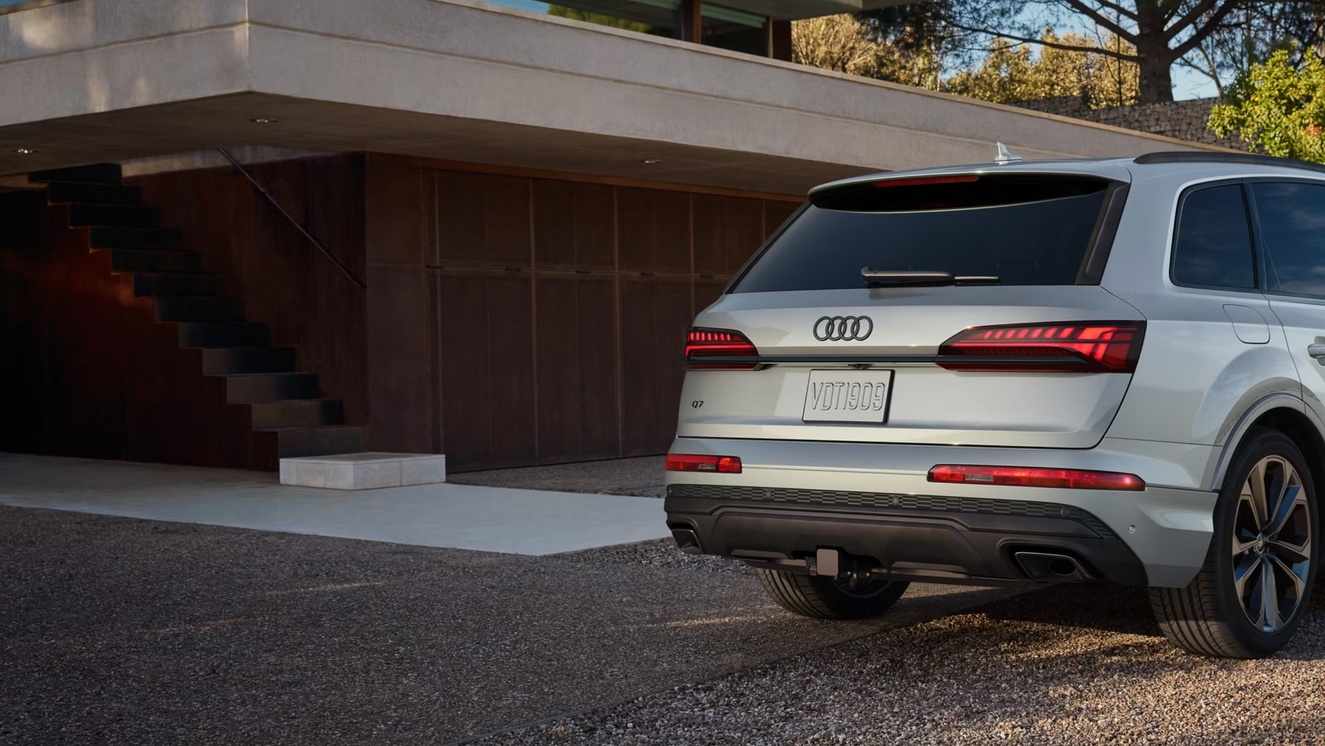 Test Drive the 2025 Audi Q7 near you in Brossaurd, LA