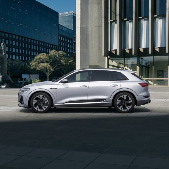 Side profile of the Audi e-tron.