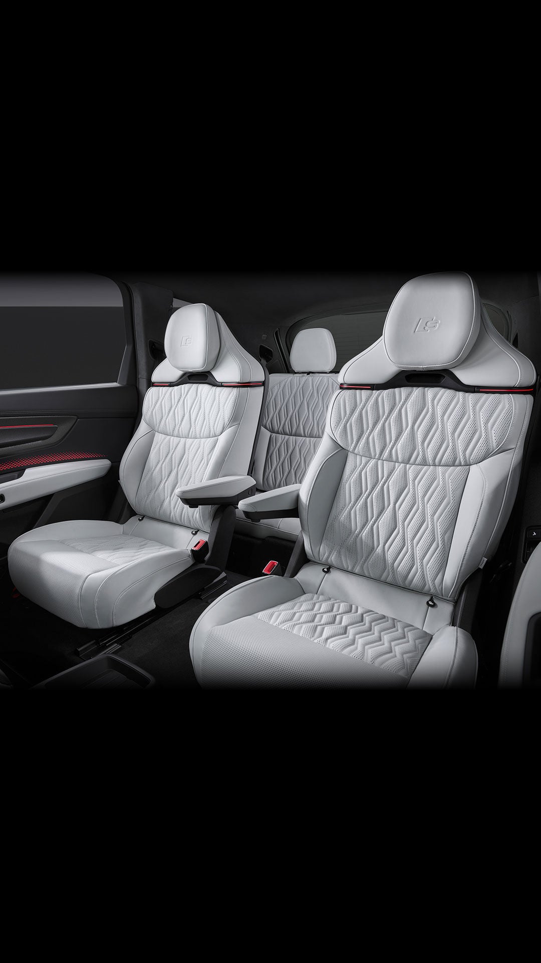 View of the second row seats in the Audi Q9.