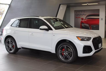 Side view of an Audi Q5 Plug-in Hybrid