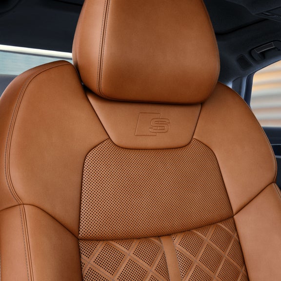 Close up of the front seats inside the Audi S8.
