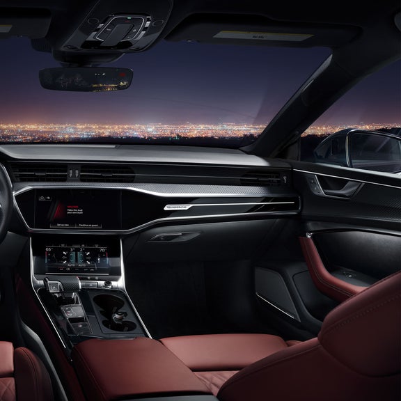 Close-up of the Audi S7 cabin with Carbon Twill structure inlays.