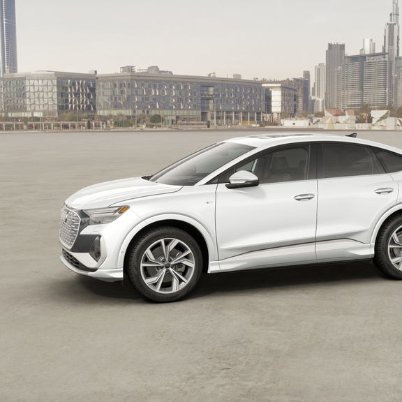 Side profile of the Audi Q4 Sportback e-tron®.