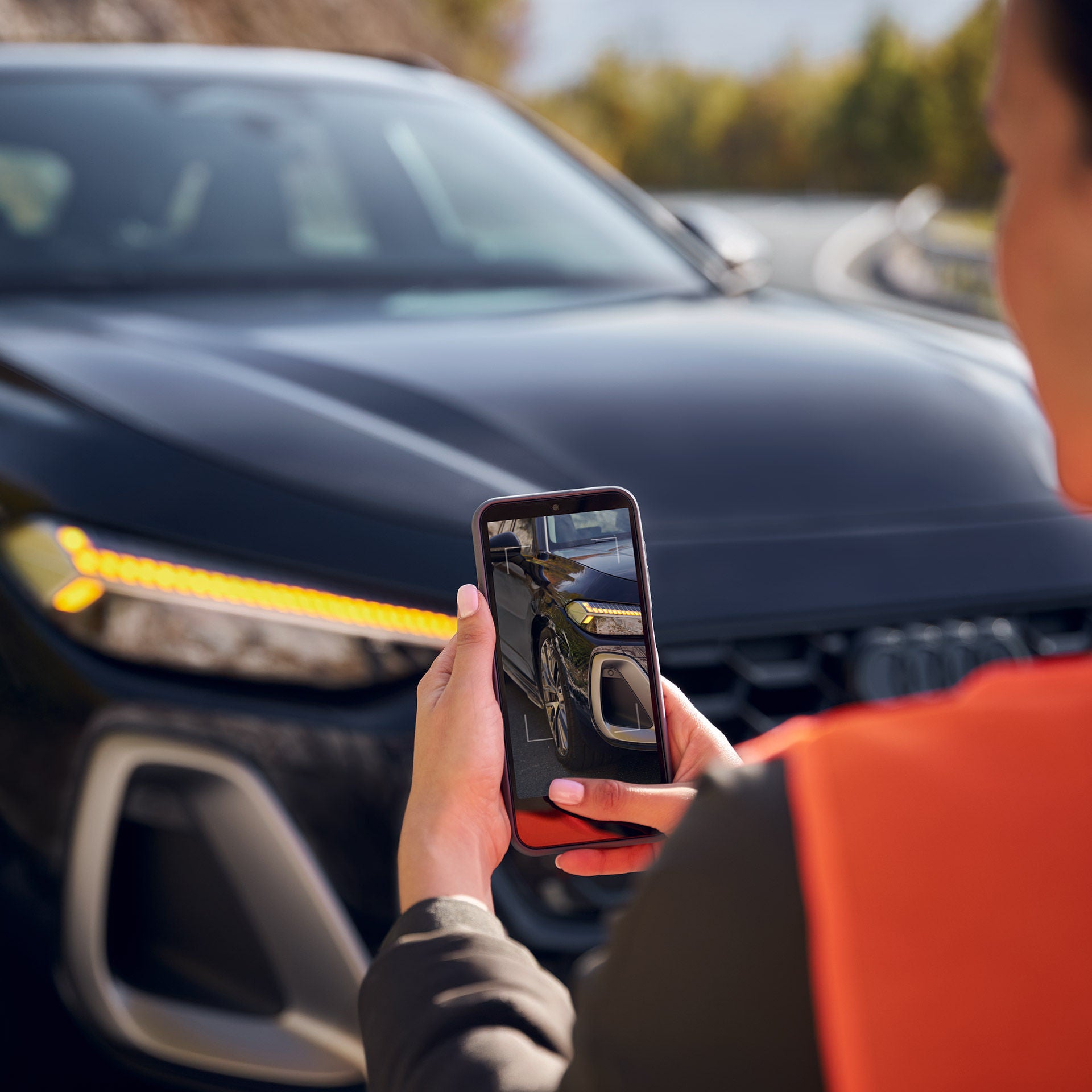  An Audi employee using a computer.