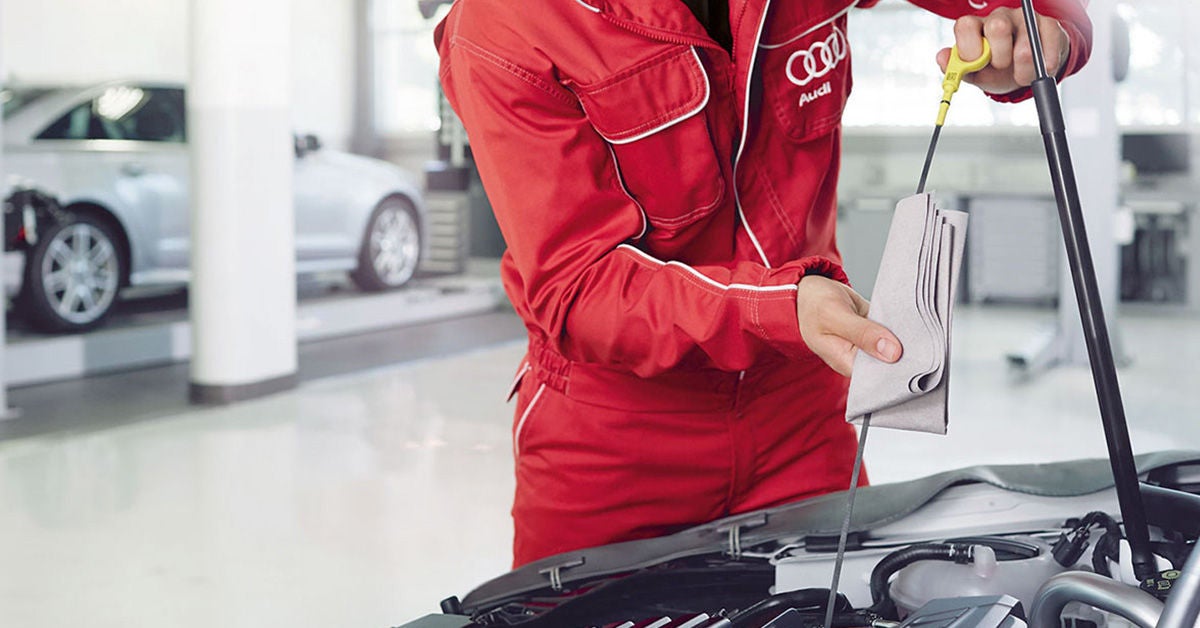 Technician changing oil during an Audi service appointment