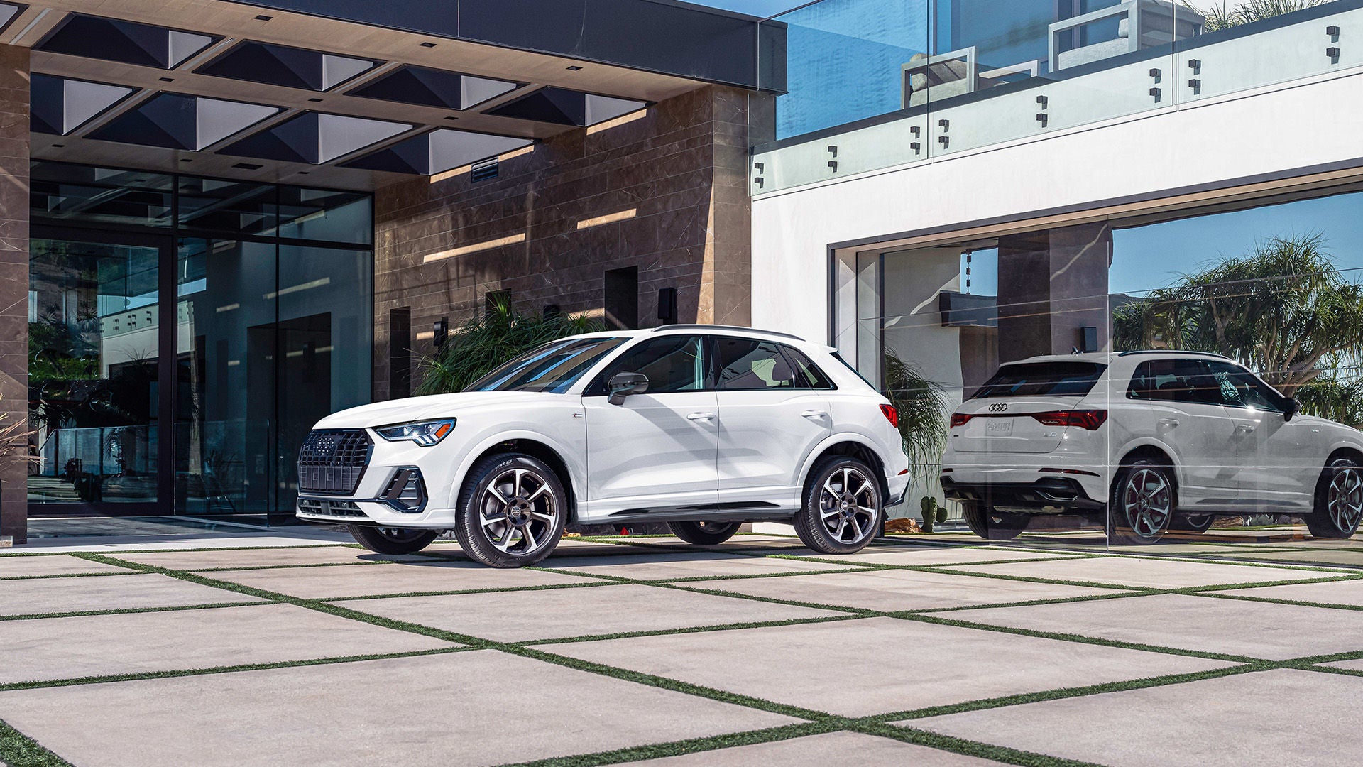 Right side profile of an Audi Q3 parked.