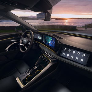 Interior view of the wraparound virtual cockpit in the Audi Q5 Sportback.