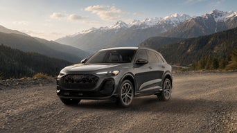 Front profile of an Audi Q5 accelerating.