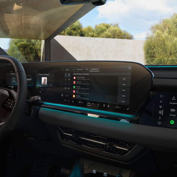 Close-up on the interior driver and passenger displays in the Audi Q6 e-tron.