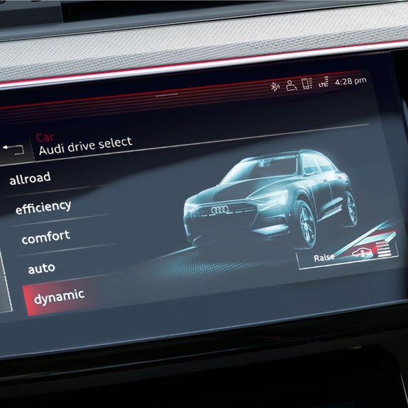 Gros plan de l'affichage Audi Drive Select sur l'écran MMI de l'Audi e-tron Sportback.