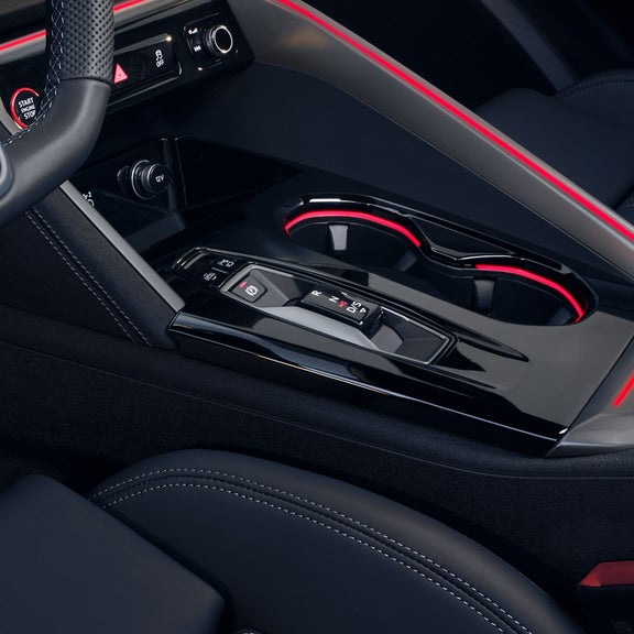 Close up on the gearbox in the Audi SQ5 Sportback.