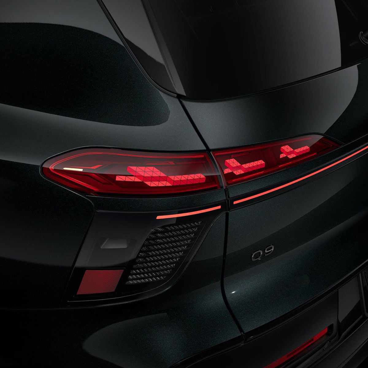 Close-up of the curved left OLED taillight on the Audi Q9.