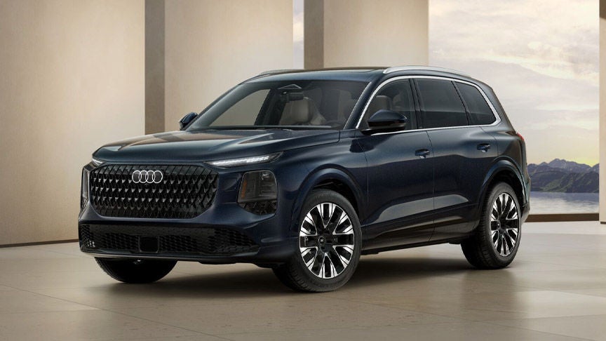 Three-quarter side view of the Audi Q7.
