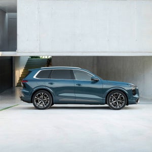 Le nouveau Audi Q7 vu de profil.