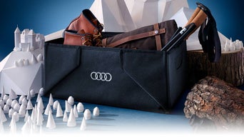 Demonstration of the use of the Audi luggage compartment box.