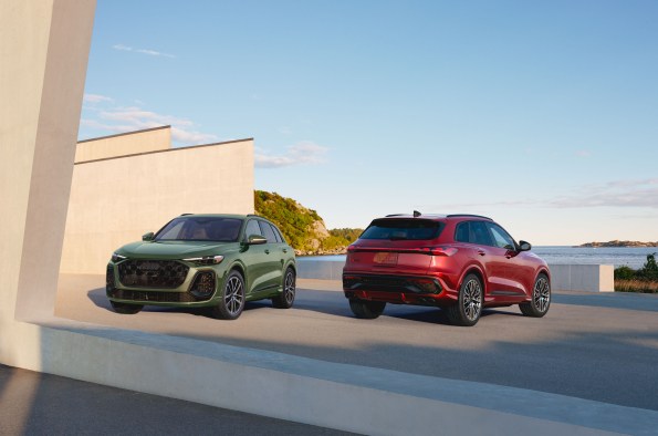 Pair of vehicles equipped with Audi pre sense