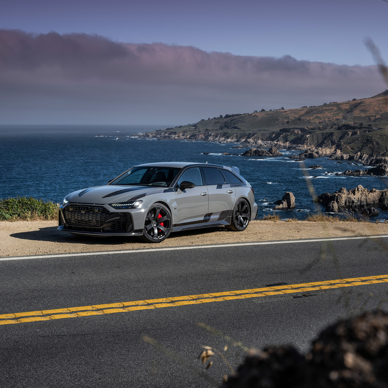 Right profile view of an Audi Q8 e-tron parked.