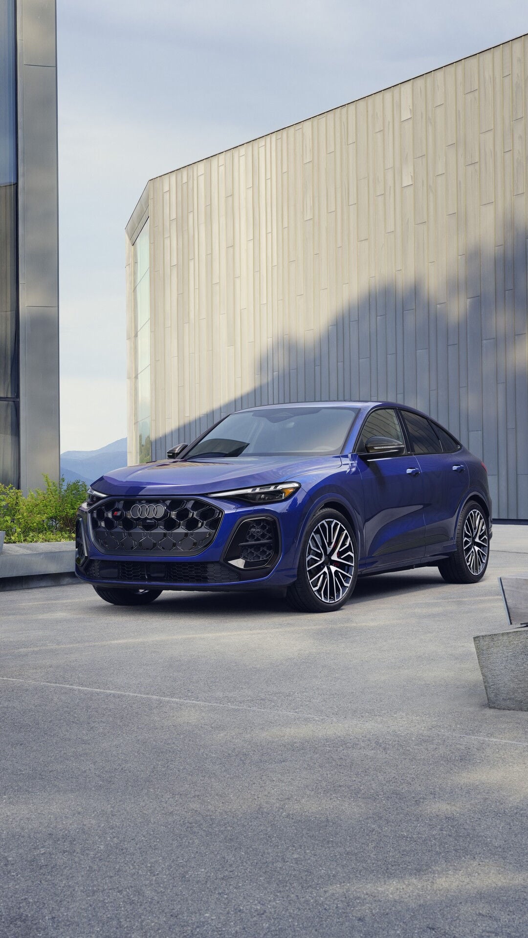 MY26 SQ5 Sportback Exterior Front Profile Parked