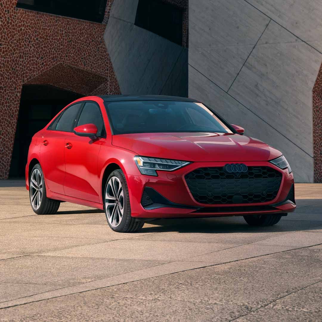Right profile view of an Audi Q8 e-tron parked.