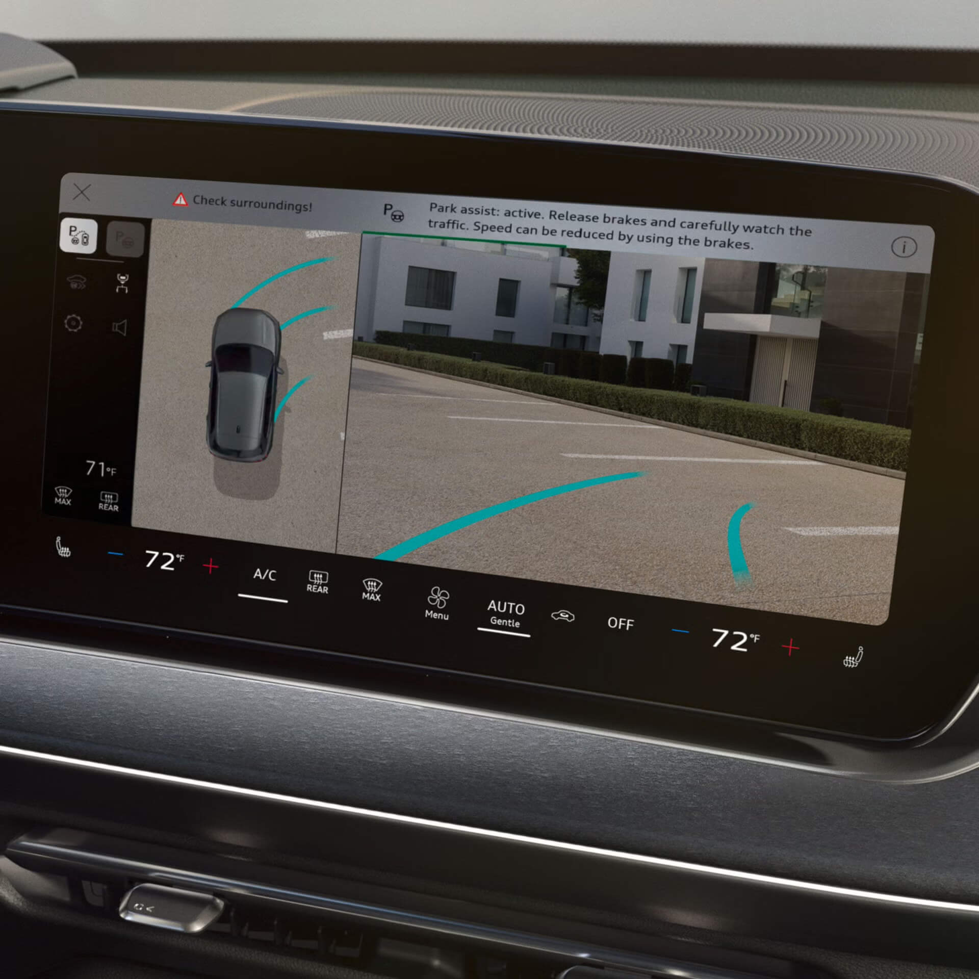 Top-view camera display on the 2026 Audi Q3