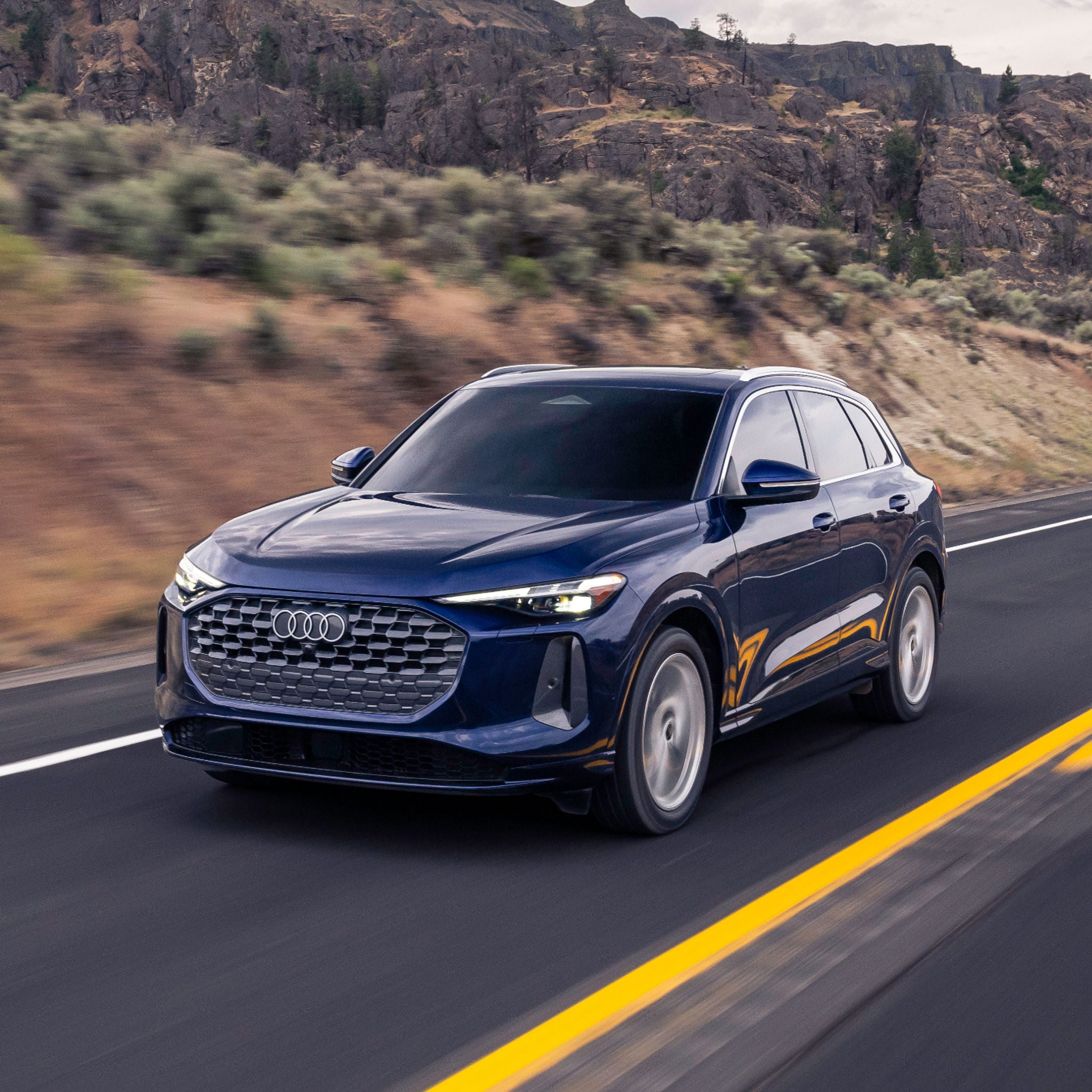 Right profile view of an Audi Q8 e-tron parked.
