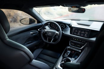 S etron media display