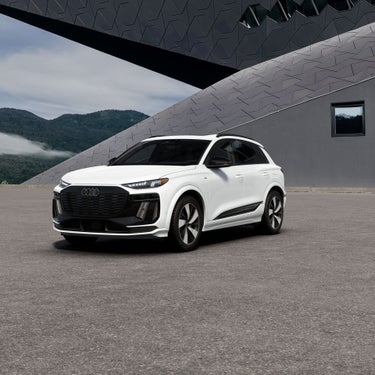 Profil avant de l'Audi Q6 e-tron aux trois quarts.